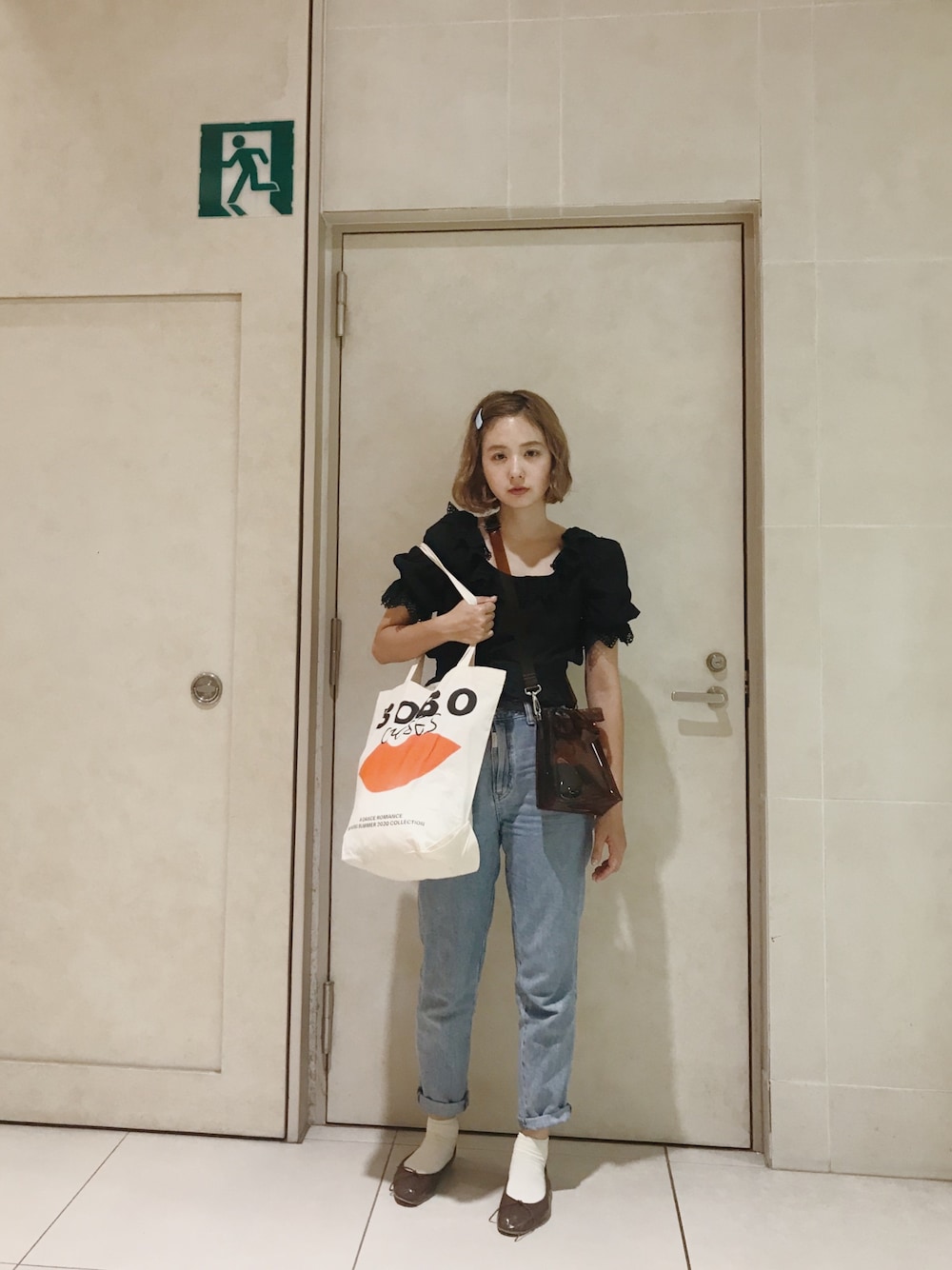 「黒ブラウス、黒トップス、ハイウエストデニム、デニムパンツ、バレエシューズ、RUBY AND YOU、bobochoses、SOMETHING、ガーリー、カジュアルガーリー」｜「RUBY AND YOUのアイテム（シャツ/ブラウス、ブラック系）」を使った、AMOさん（レディース・168cm）の夏コーディネートの1枚目の写真