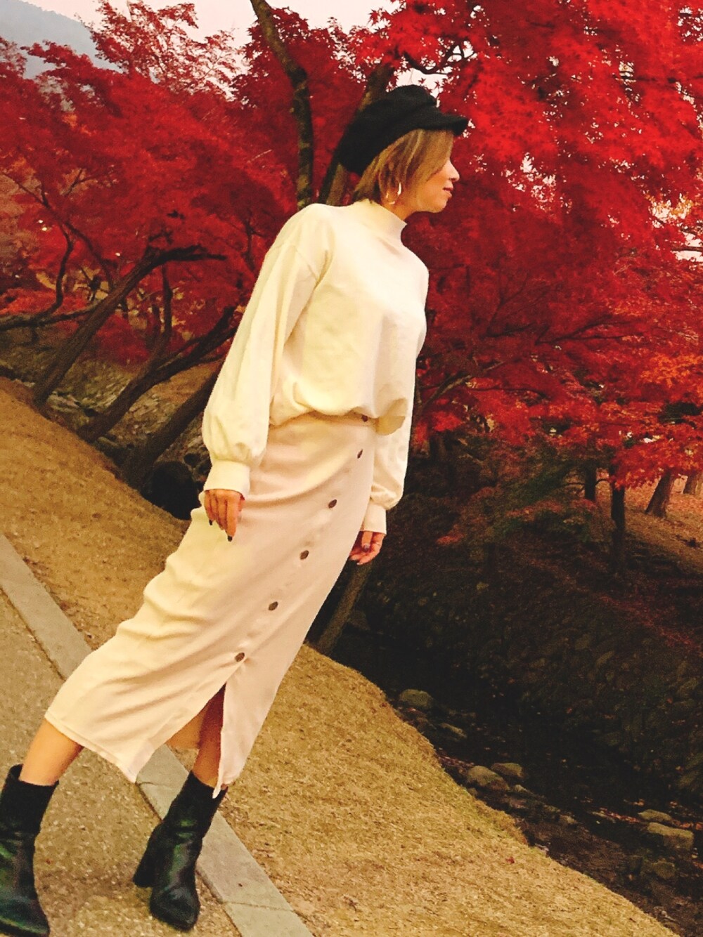 「紅葉、シンプル、GU、ザラ」｜「GUのアイテム（スカート、ベージュ系）」を使った、ゆゆゆさん（レディース・155cm）の秋コーディネートの1枚目の写真