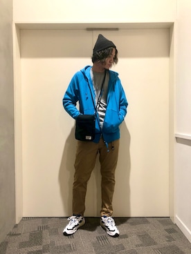 「アイテム（ショルダーバッグ）」を使った、やまChanさん（メンズ・182cm）の春コーディネート