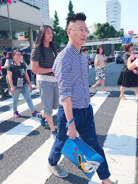 「SCOTCH & SODA（スコッチ アンド ソーダ）のアイテム（スラックス）」を使った、Raymond Youngさん（メンズ・173cm）の夏コーディネート