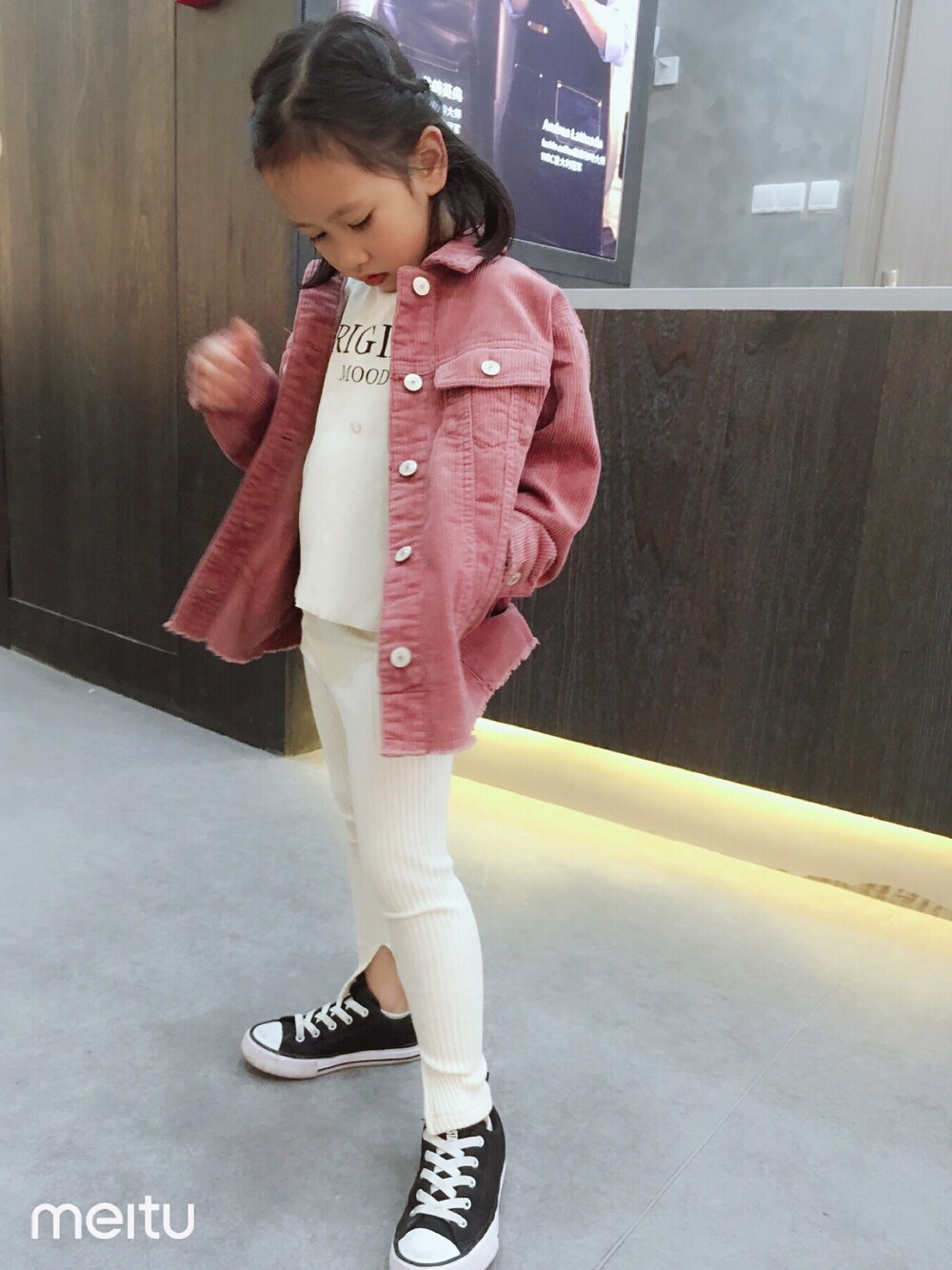 「咖啡厅」｜「ZARA KIDSのアイテム（その他アウター、ピンク系）」を使った、mimoさん（キッズ・120cm）の春コーディネートの1枚目の写真