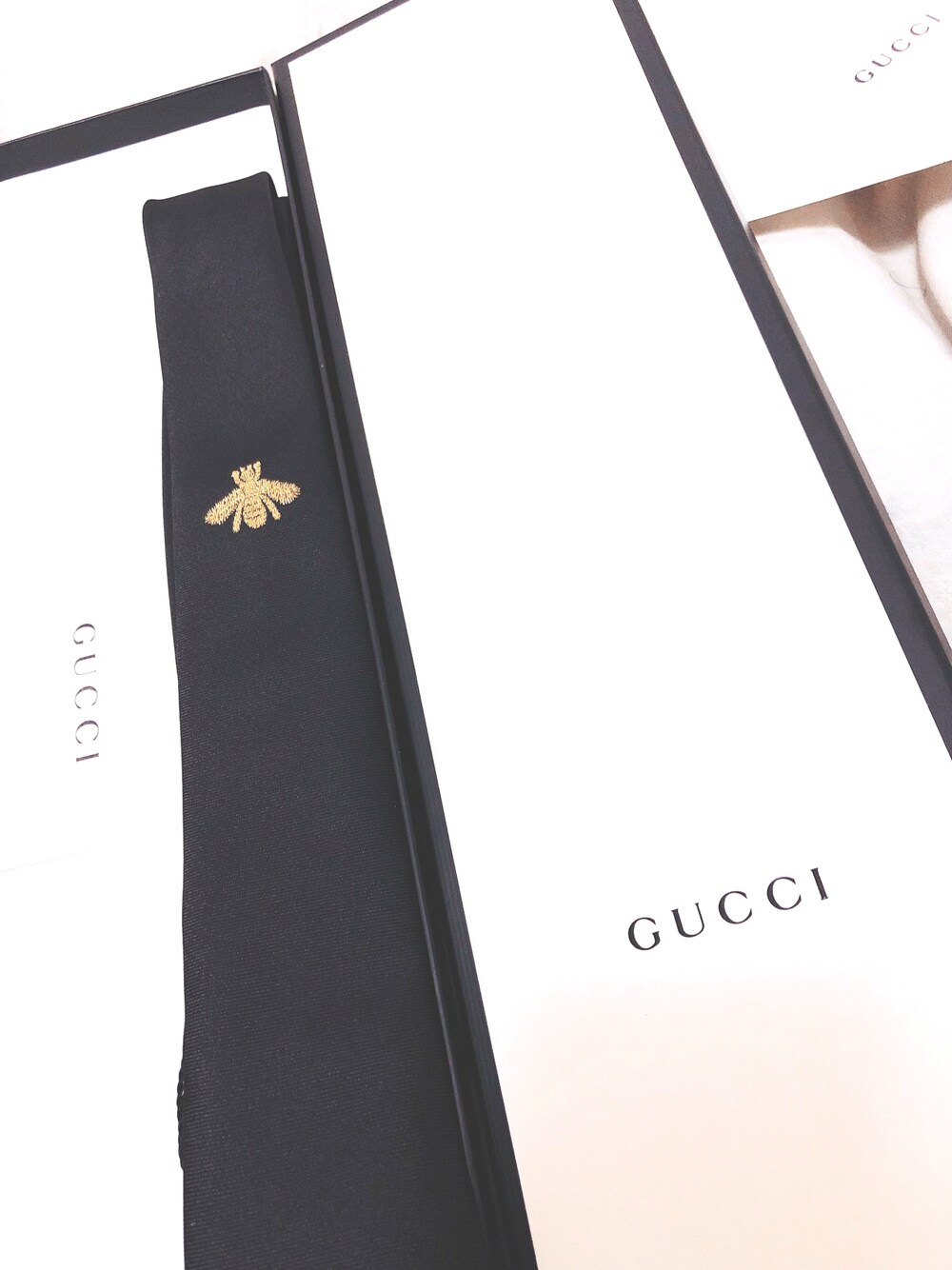 「モード、グッチ、おしゃれさんと繋がりたい、フォローお願いします、ネクタイコーデ」｜「GUCCIのGucci - ビーエンブロイダリー ネクタイ - men - シルク - ワンサイズ（ネクタイ、ブラック系）」を使った、yさん（メンズ・170cm）の秋コーディネートの1枚目の写真