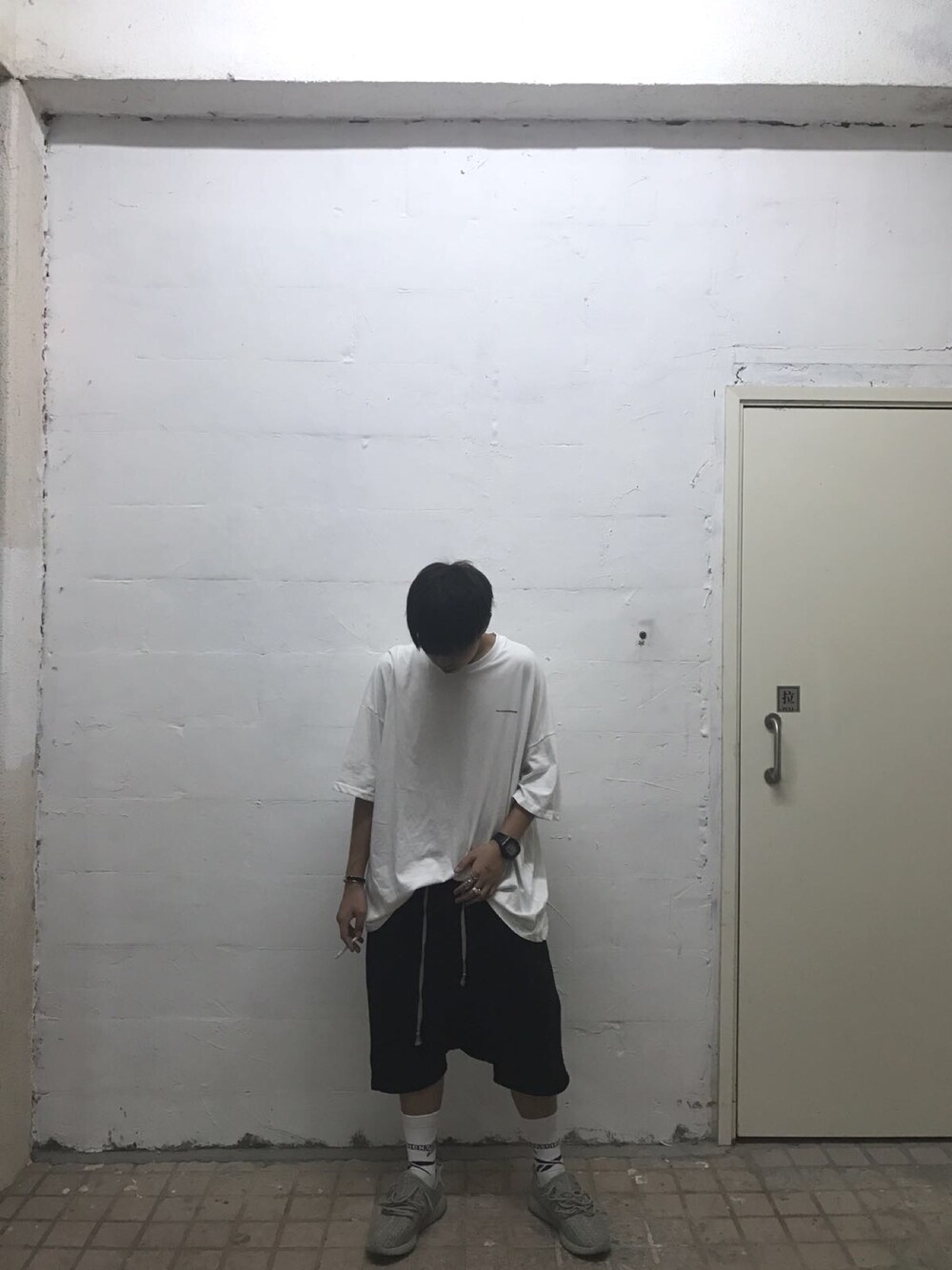 「YeezyBoost350、moonrock、hkboy」｜「peaceminusoneのアイテム（Tシャツ/カットソー、ホワイト系）」を使った、CMPさん（メンズ・174cm）の夏コーディネートの1枚目の写真