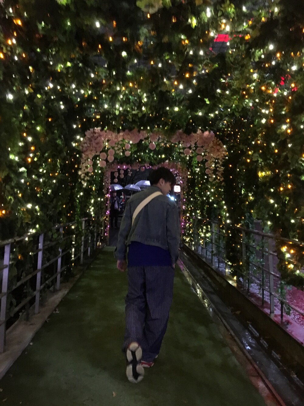 「hk、Japan、TOKYO、BALENCIAGA、triple s、　」｜「BALENCIAGAのアイテム（デニムジャケット、ブルー系）」を使った、CMPさん（メンズ・174cm）の春コーディネートの1枚目の写真