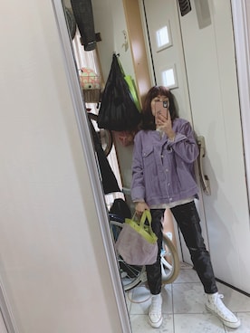 「パープル×黒」｜「アイテム（スニーカー）」を使った、sawawaさん（レディース・157cm）の春コーディネート