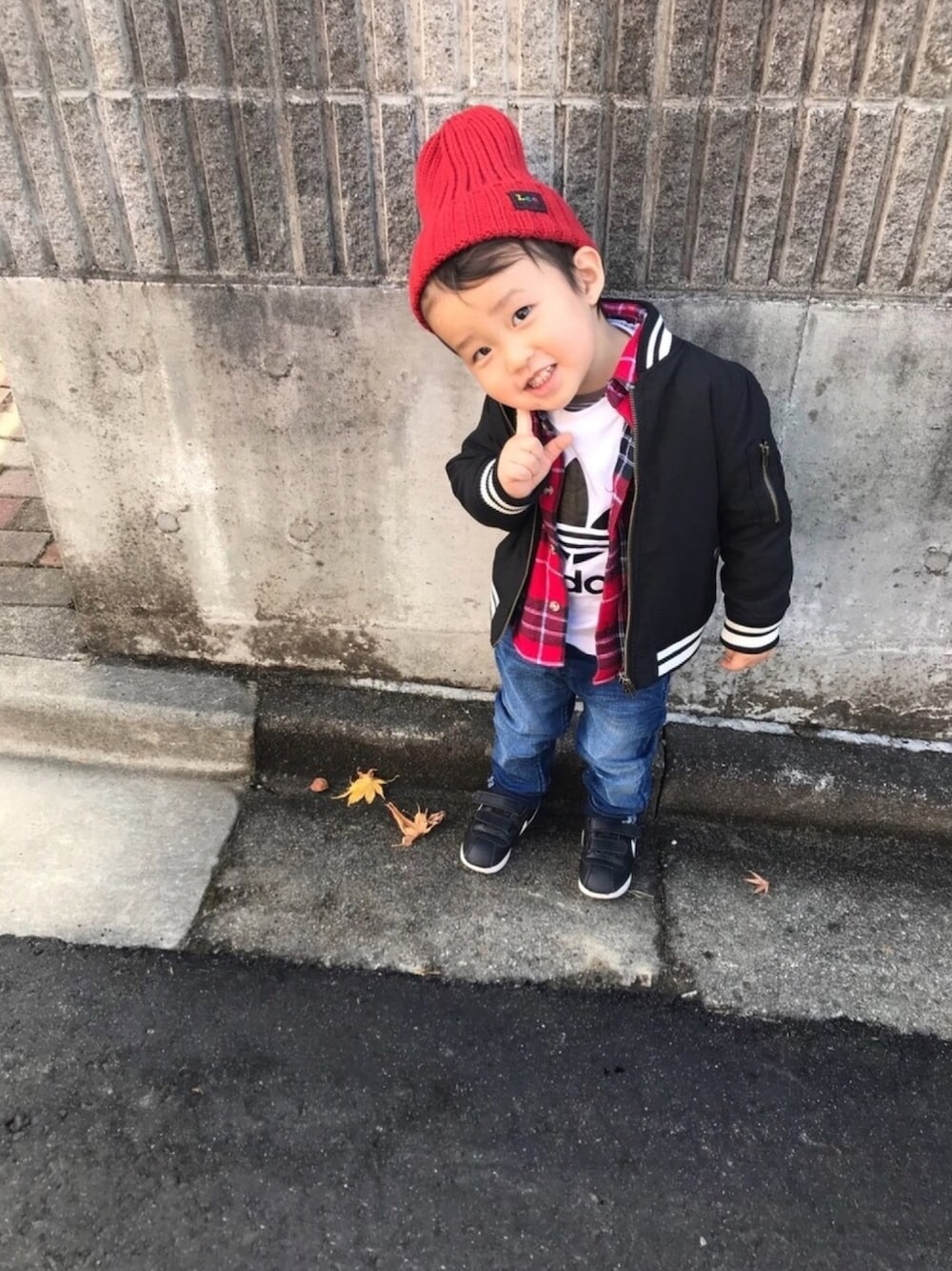 「ドラフトナイキ、2歳、3歳、おとこのこ、プチプラ、H&M、MA-1、ニット帽、チェックシャツ、ハンドメイド、ナイキ」｜「Birthdayのアイテム（MA-1、ブラック系）」を使った、HARUTOYAさん（キッズ・90cm）の冬コーディネートの1枚目の写真