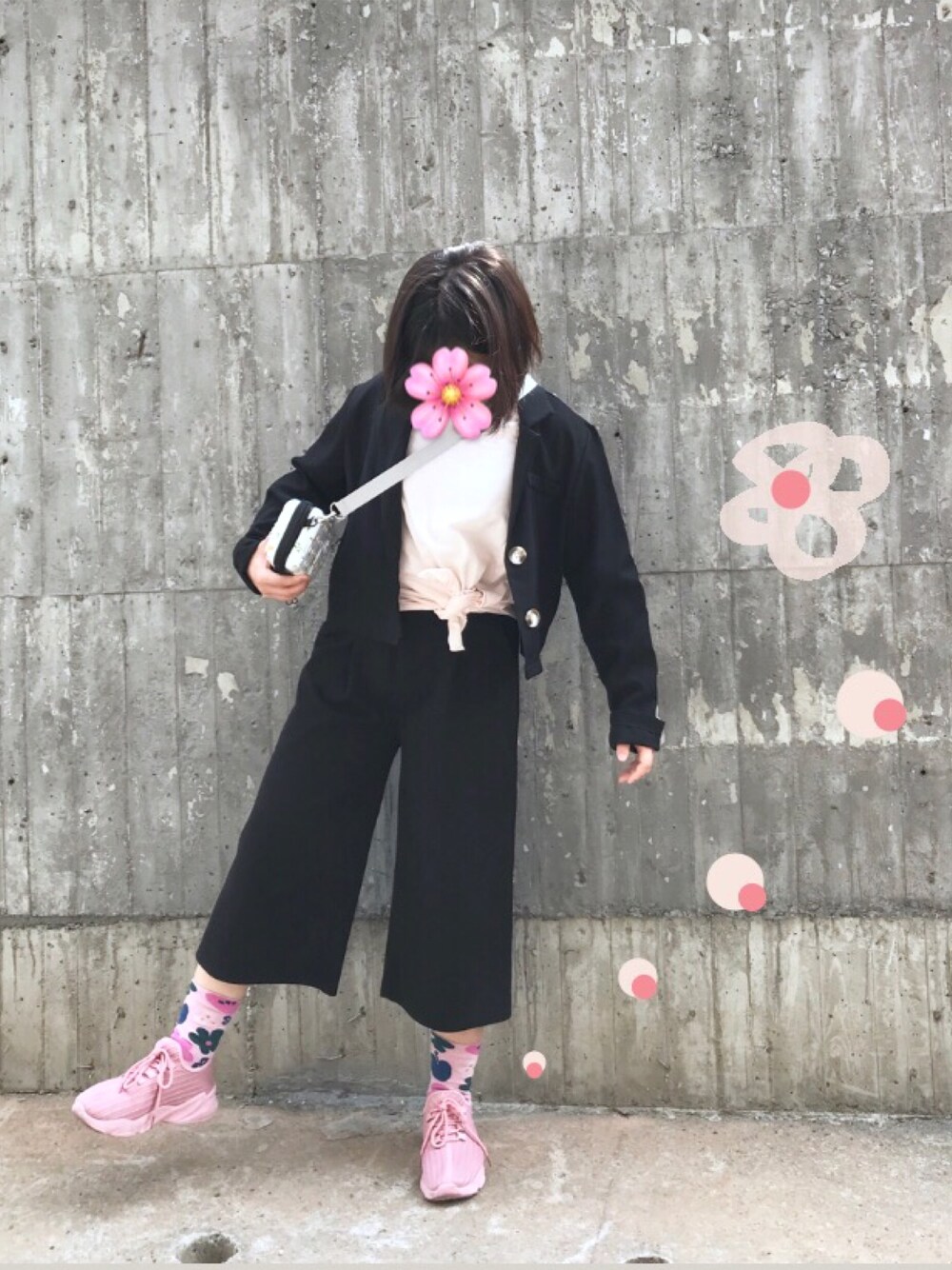 「粉紅色、西裝外套、西外、花花」｜「space picnicのアイテム（フォーマルスーツ/小物、ブラック系）」を使った、wenwen さん（レディース・150cm）の春コーディネートの1枚目の写真