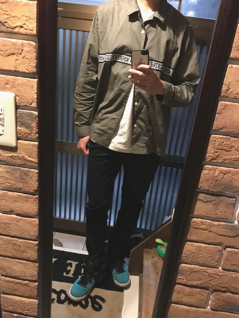 「シンプルコーデ、お洒落さんとつながりたい、スキニー、スニーカー、TOMMY、フォローミー、GU」｜「GUのアイテム（シャツ/ブラウス、その他）」を使った、ぽゅぷこーんさん（メンズ・179cm）の夏コーディネートの1枚目の写真