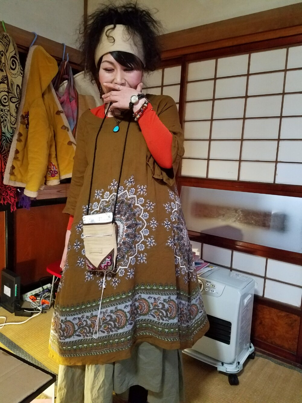 「エスニック、チチカカ、チチカカ族、ロンスカ、ひなたくんかわいい」｜「チチカカのアイテム（ストール/ショール、ベージュ系）」を使った、トミーさん（レディース・162cm）の冬コーディネートの1枚目の写真