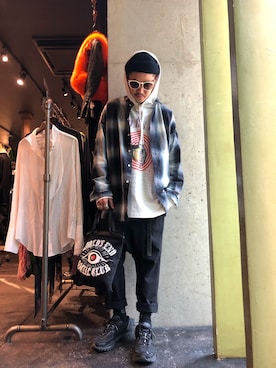 「KMRii（ケムリ）のアイテム（バッグ）」を使った、takaya  ogawaさん（メンズ・172cm）の冬コーディネート