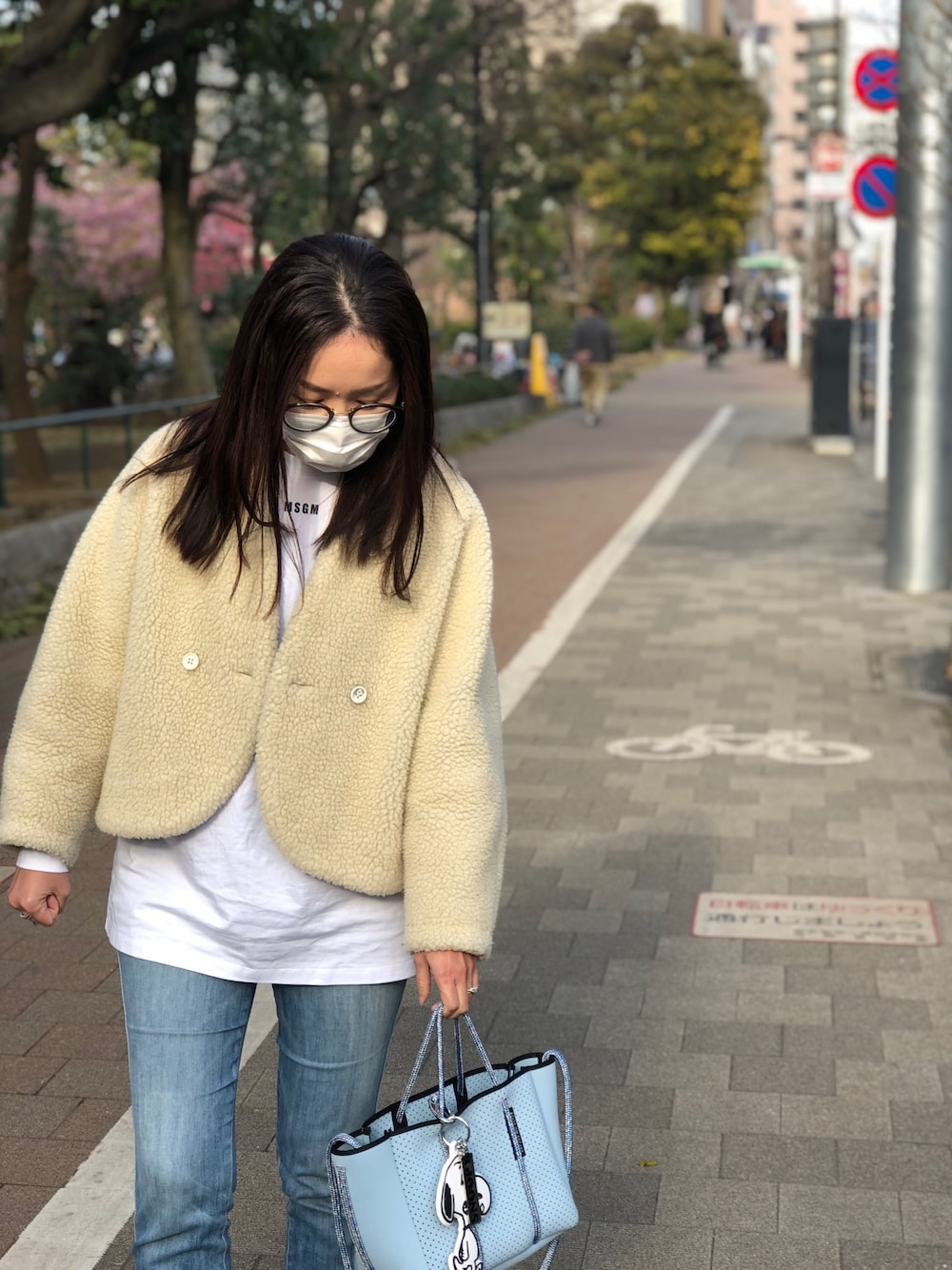 「MSGMのMSGM（エムエスジーエム）@ミニロゴロンＴ（Tシャツ/カットソー、ホワイト系）」を使った、mikiさん（レディース・158cm）の春コーディネートの1枚目の写真