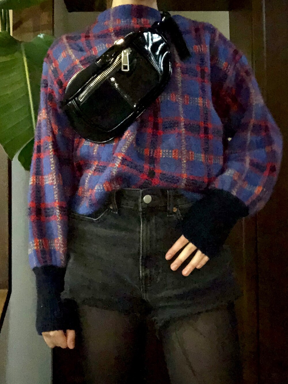 「秋冬コーデ、プチプラ、チェック、ボディバッグ、セーター」｜「w closetのアイテム（ニット/セーター、ブルー系）」を使った、Manicさん（レディース・168cm）の秋コーディネートの1枚目の写真