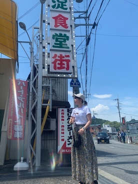 「UNIQLO（ユニクロ）のクルーネックT（半袖）（Tシャツ/カットソー、ホワイト系）」を使った、momoさん（レディース）の夏コーディネート