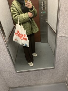 「UNIQLO（ユニクロ）のハイウエストドレープワイドストレートパンツ（丈標準68～70cm）（その他パンツ、ブラウン系）」を使った、momoさん（レディース）の冬コーディネート