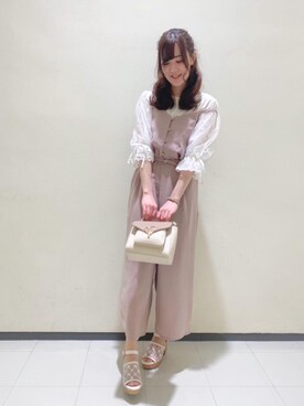 「MAJESTIC LEGON（マジェスティックレゴン）のスカラップキャミサロペット（サロペット/オーバーオール）」を使った、マジェスティックレゴンルミネ大宮店スタッフさん（レディース・159cm）の夏コーディネート