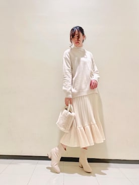 「オールホワイトコーデ」｜「アイテム（ジャケット/アウター）」を使った、マジェスティックレゴンルミネ大宮店スタッフさん（レディース・159cm）の冬コーディネート