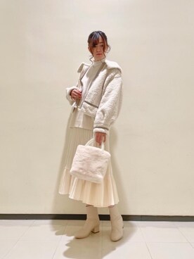「オールホワイトコーデ」｜「アイテム（ジャケット/アウター）」を使った、マジェスティックレゴンルミネ大宮店スタッフさん（レディース・159cm）の冬コーディネート