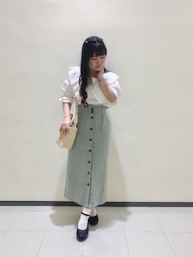 「MAJESTIC LEGON（マジェスティックレゴン）のスリムIラインスカート（スカート）」を使った、マジェスティックレゴンルミネ大宮店スタッフさん（レディース・150cm）の春コーディネート