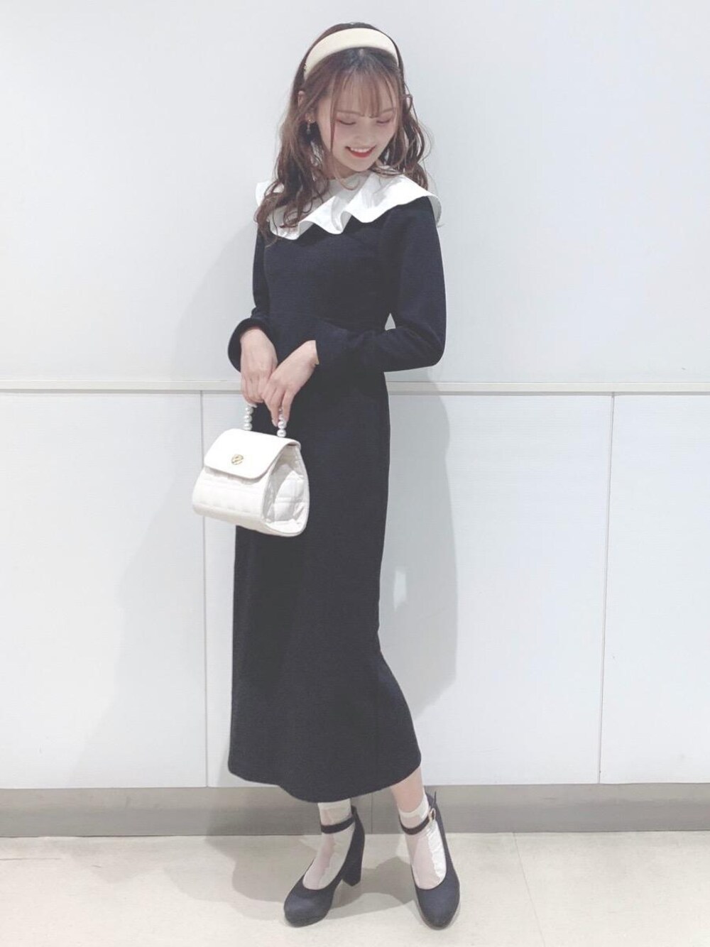 「デート、ガーリー、フェミニン、MAJESTIC LEGON、マジェスティックレゴン、モテ、標準身長、カワイイ」｜「MAJESTIC LEGONのふかふかリボンsetパンプス（パンプス、ホワイト系）」を使った、マジェスティックレゴンルミネ大宮店スタッフさん（レディース・160cm）の冬コーディネートの1枚目の写真