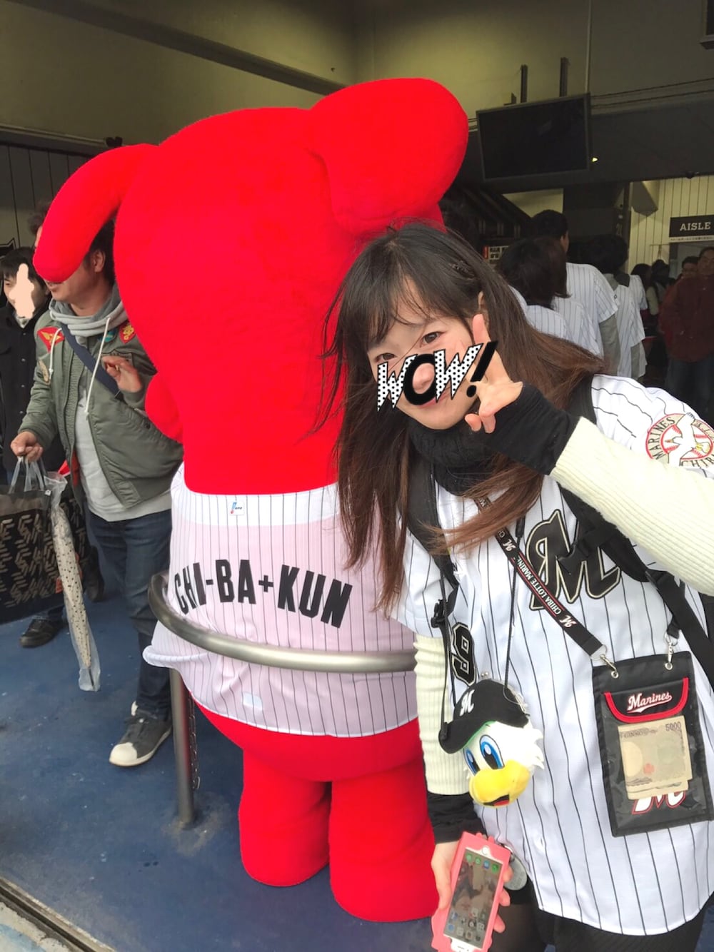 「千葉ロッテマリーンズ、野球観戦」｜「チーバくんのアイテム（その他、レッド系）」を使った、みみこさん（レディース・154cm）の春コーディネートの1枚目の写真