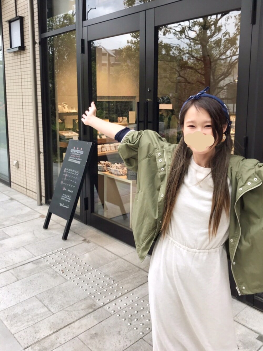 「でもまだヒートテック着てる」｜「INGNIの7分袖マウンテンパーカー（ブルゾン、グリーン系）」を使った、みみこさん（レディース・154cm）の春コーディネートの1枚目の写真