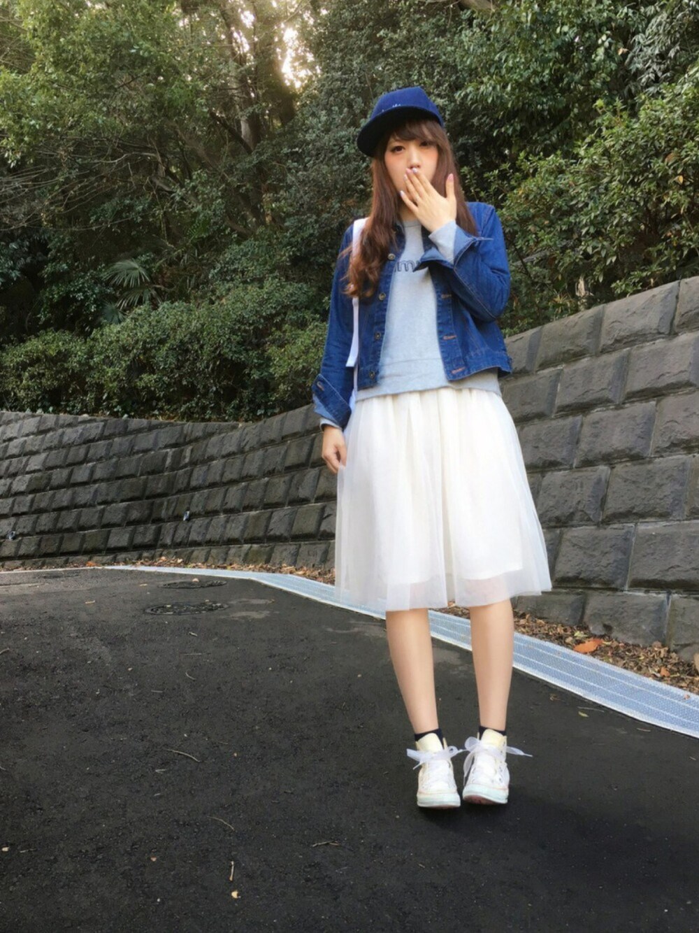 「休日スタイル、バレンタイン、スニーカーコーデ、denim、春コーデ、Gジャン、コンバース、チュールスカート、キャップ、デニム」｜「Green　Parksのｼﾞｰｼﾞｬﾝ（ブルゾン、ブルー系）」を使った、S h i i ＊°さん（レディース・163cm）の冬コーディネートの1枚目の写真