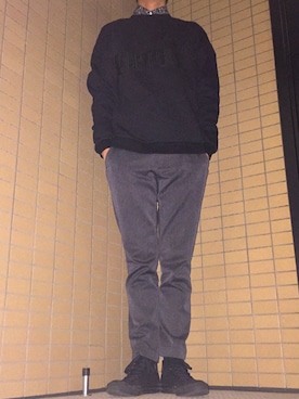 「暗め色」｜「アイテム（スニーカー）」を使った、もりすけさん（メンズ・175cm）の春コーディネート