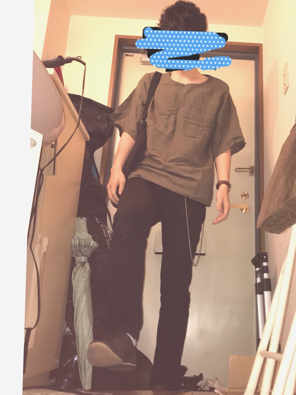 「カーキ、スキニーデニム、Yシルエット」｜「SHIPSのアイテム（Tシャツ/カットソー、グリーン系）」を使った、えふじさん（メンズ・174cm）の夏コーディネートの1枚目の写真
