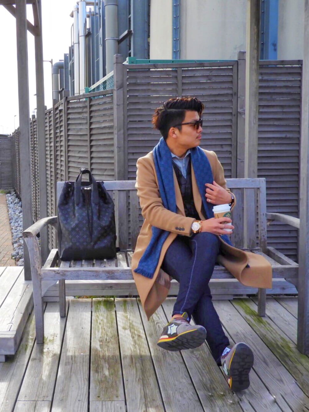 「GOSTAR DE FUGA、FUGA、LouisVuitton、GUCCI、Atlantic STARS、TOMFORD、ダウンベスト、チェスターコート、サファリ、レオン」｜「GOSTAR DE FUGAのスーパー120 メルトン ダブルブレスト チェスターコート（チェスターコート、ベージュ系）」を使った、A'GEM/9越谷レイクタウンさん（メンズ・170cm）の冬コーディネートの1枚目の写真