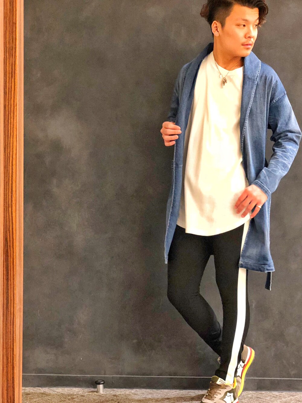 「GOSTAR DE FUGA、FUGA、デニム、ガウン、ラインパンツ、アトランティックスターズ、Atlantic STARS、ビッグT、2018、おしゃれさんと繋がりたい」｜「GOSTAR DE FUGAのストレッチデニムガウン（その他アウター、ブルー系）」を使った、A'GEM/9越谷レイクタウンさん（メンズ・170cm）の冬コーディネートの1枚目の写真