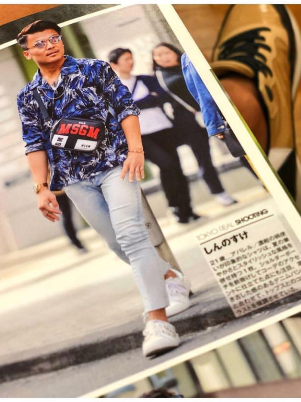 「GOSTAR DE FUGA、FUGA、Calvin Klein、MSGM、Chrome Hearts、valentino、柄シャツ、デニムパンツ、ミラーサングラス、夏コーデ」｜「GOSTAR DE FUGAの総柄オープンカラーシャツ（シャツ/ブラウス、ブルー系）」を使った、A'GEM/9越谷レイクタウンさん（メンズ・170cm）の夏コーディネートの1枚目の写真