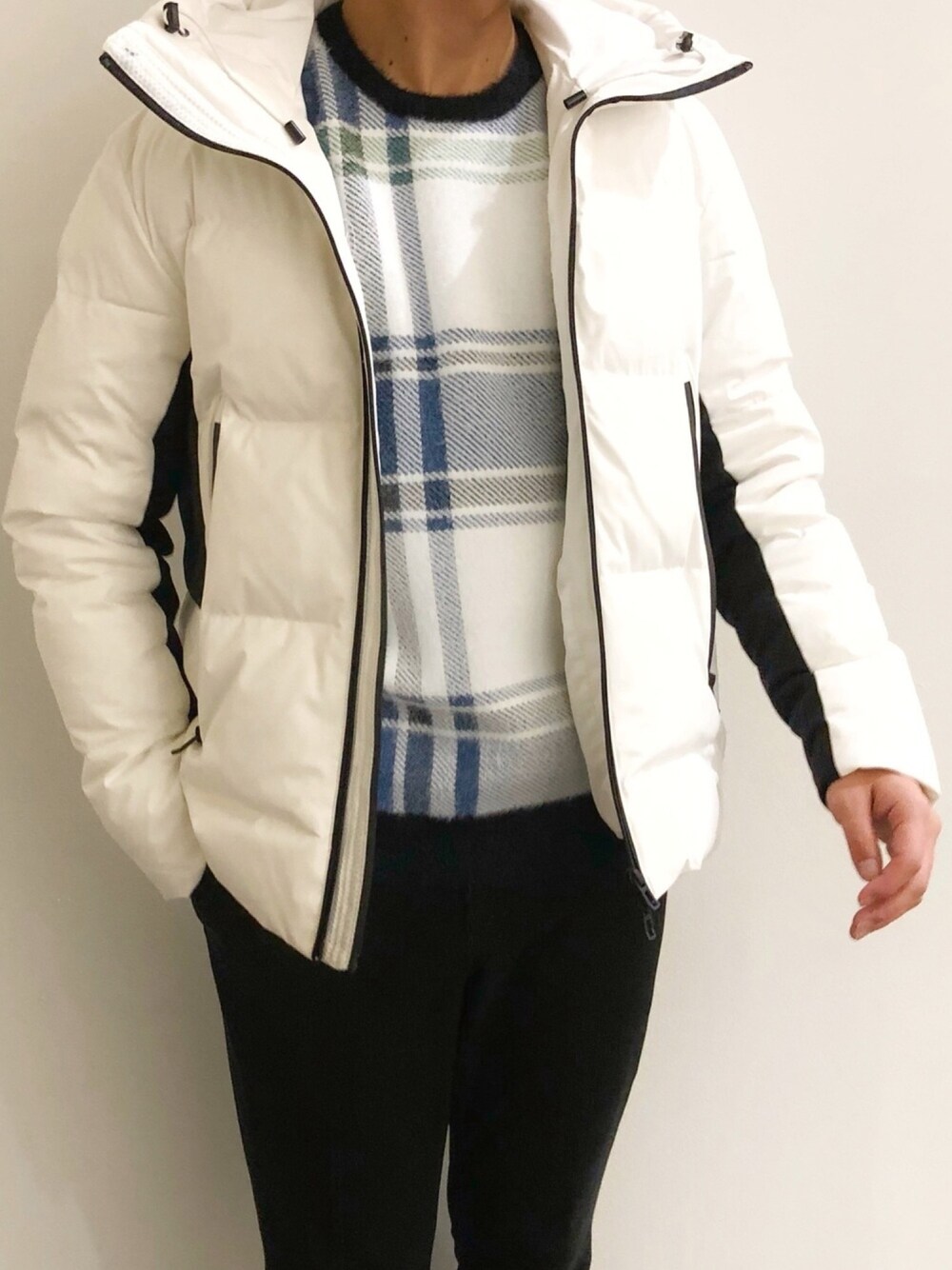 GOSTAR DE FUGA（ゴスタール ジフーガ）の「フード付きダウン 