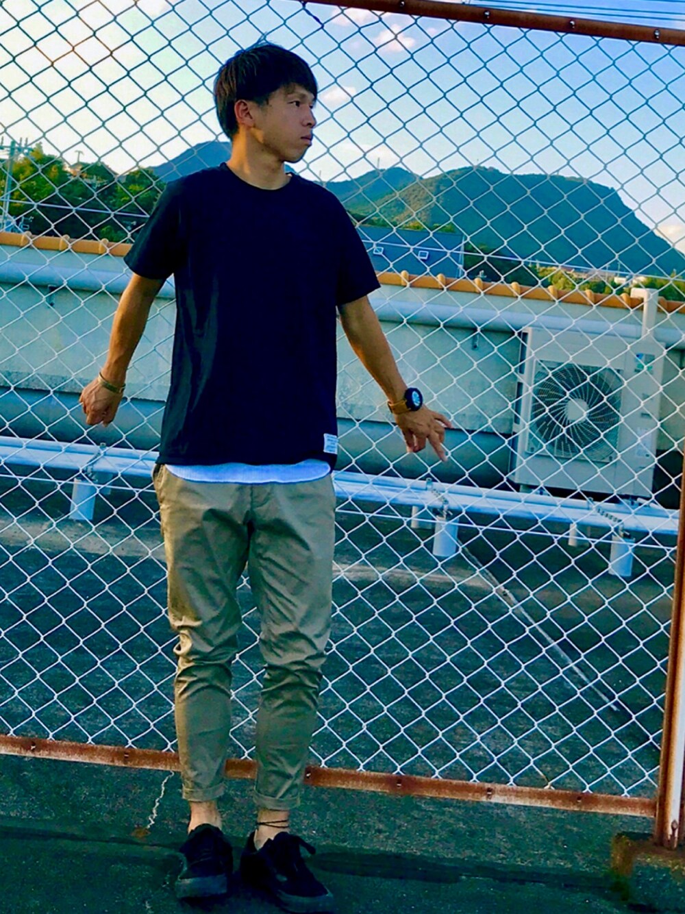 「大人カジュアル、秋のコーデ、ブラウン、シンプルコーデ、大人コーデ」｜「Johnbullの2パックTシャツ（Tシャツ/カットソー、その他）」を使った、mackoさん（メンズ・174cm）の夏コーディネートの1枚目の写真