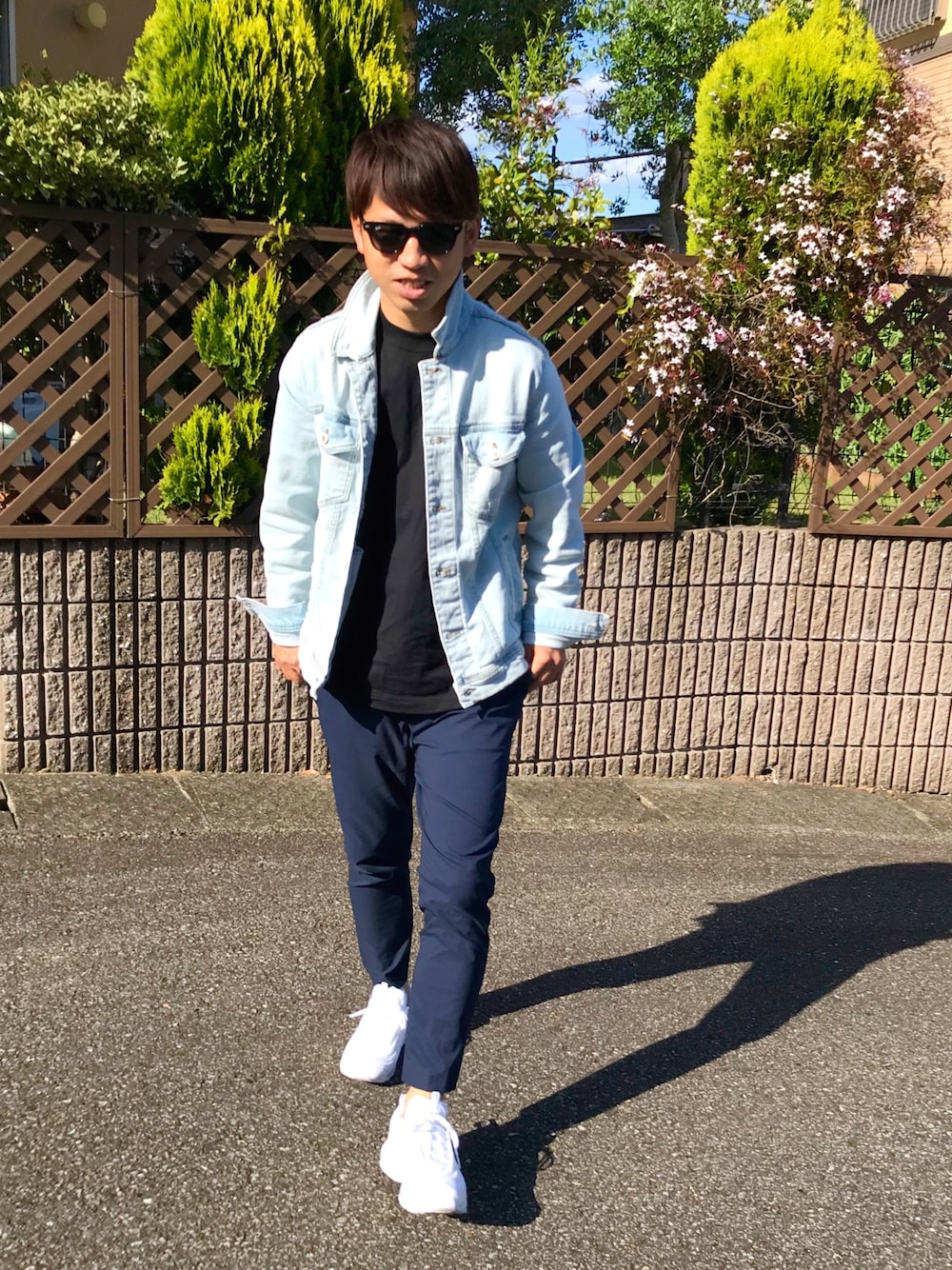 「ラフ、春夏コーデ、休日スタイル、ビッグシルエット、お洒落さんとつながりたい」｜「UNIQLOのクルーネックＴ（長袖）（Tシャツ/カットソー、ブラック系）」を使った、mackoさん（メンズ・174cm）の春コーディネートの1枚目の写真