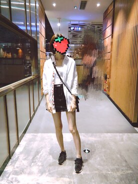 「stradivarius（ストラディバリウス）のアイテム（シャツ/ブラウス、ホワイト系）」を使った、士多啤梨さん（レディース・170cm）の春コーディネート