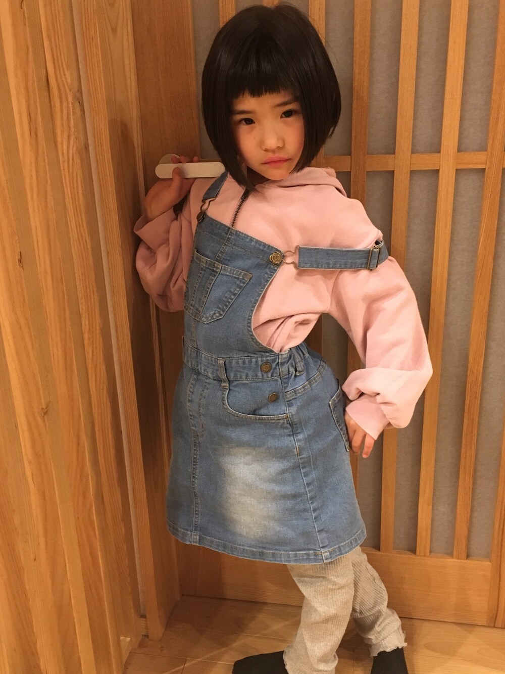 「GLOBAL WORKの【キッズ】ハーフＺＩＰフーディー/822086（パーカー、ピンク系）」を使った、kanakoさん（キッズ・120cm）の冬コーディネートの1枚目の写真