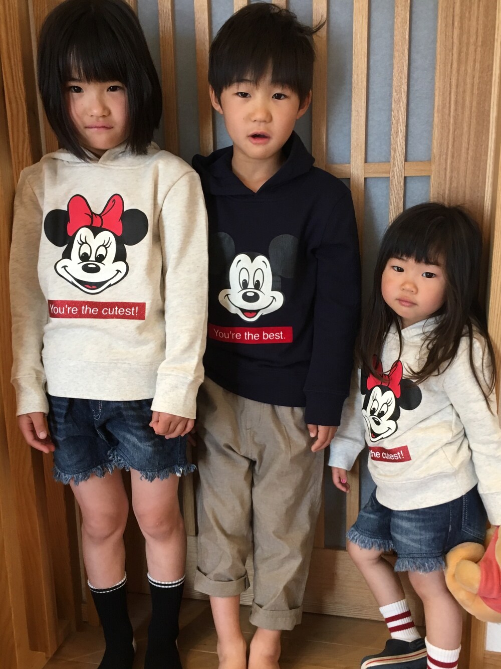 「ミッキー、ミニー、ミキミニ、リンクコーデ」｜「GLOBAL WORKの【キッズ】Disney/Pixarスウェットパーカー/803077（パーカー、ホワイト系）」を使った、kanakoさん（キッズ・90cm）の春コーディネートの1枚目の写真