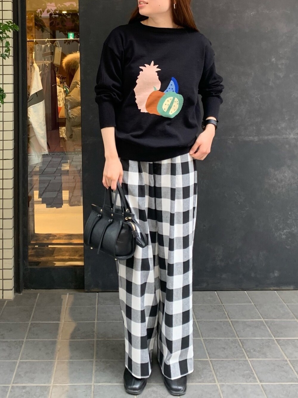 「ゆるコーデ、カジュアルコーデ、シンプルコーデ、大人かわいい、ラフコーデ、ブラック、春コーデ、春ニット、ギンガムチェック、モノトーンコーデ」｜「FIL DE FERのフルーツインターシャ ボートネックニット（ニット/セーター、ブラック系）」を使った、nakayama.さん（レディース・156cm）の冬コーディネートの1枚目の写真