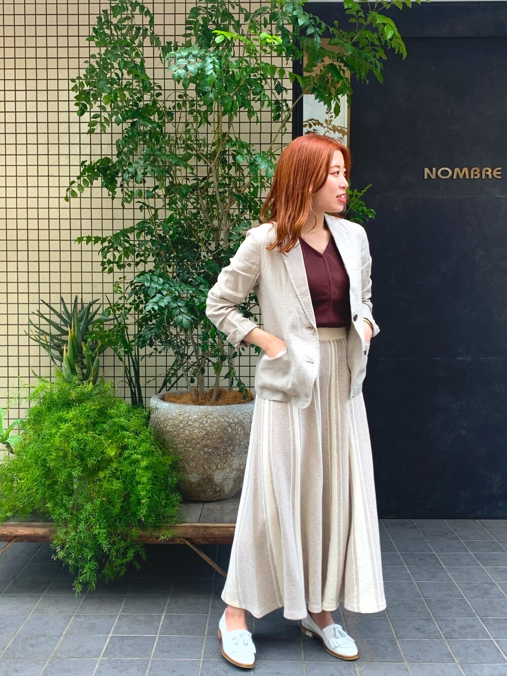 「大人カジュアル、テーラードジャケット、キレイめ、ロングスカート、ワントーンコーデ、フレアスカート、ベージュコーデ、ジャケット、リネン、春夏コーデ」｜「NOMBRE IMPAIRのフレンチリネン テーラードジャケット（テーラードジャケット、ホワイト系）」を使った、nakayama.さん（レディース・156cm）の春コーディネートの1枚目の写真