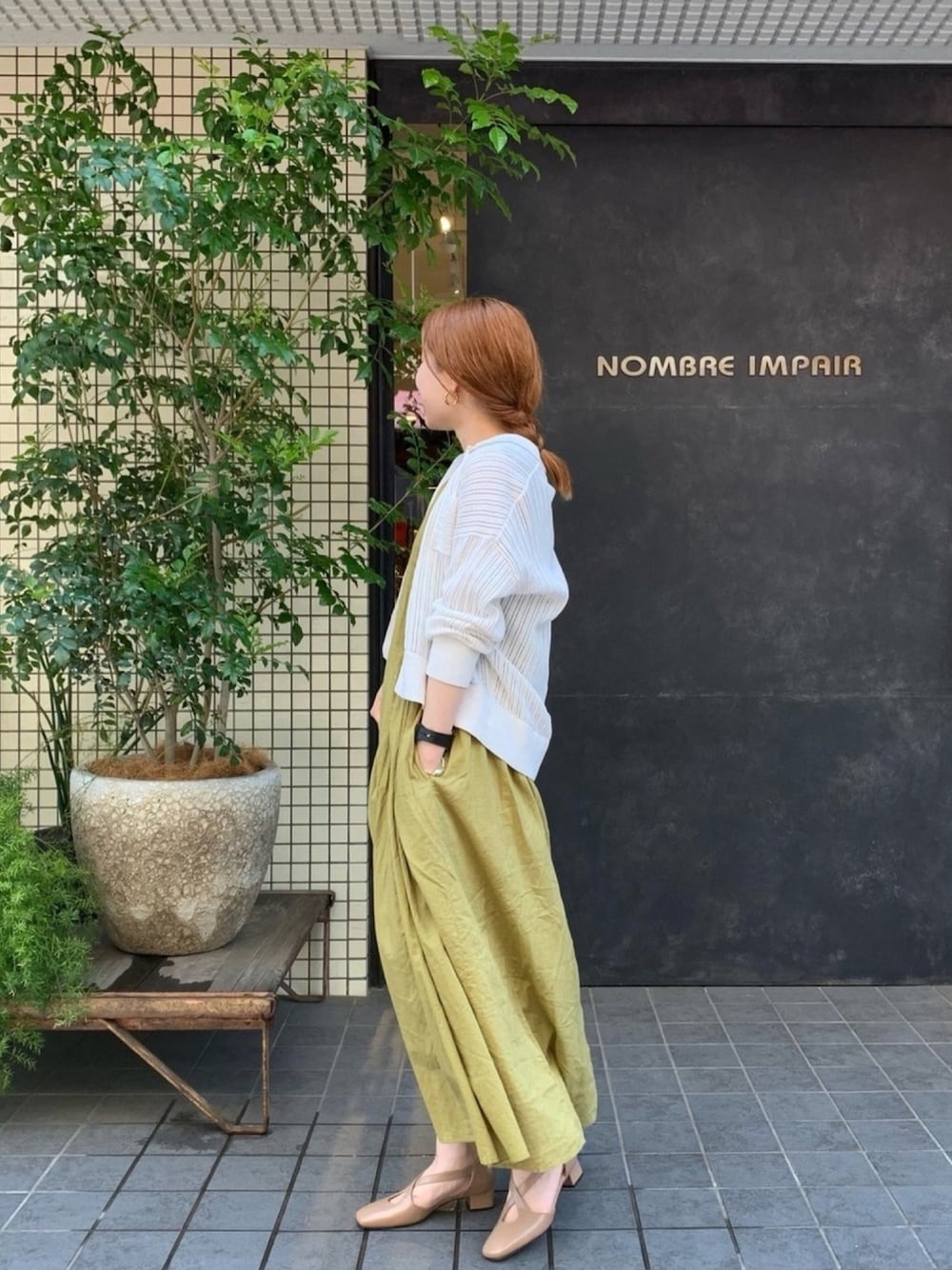 「シンプル、ラクチンコーデ、初夏コーデ、オトナ女子、カーディガン、メッシュ、大人カジュアル、ワンピース、ロングワンピース、グリーン」｜「NOMBRE IMPAIRのコットンメッシュ ポロカーディガン（カーディガン/ボレロ、ホワイト系）」を使った、nakayama.さん（レディース・156cm）の春コーディネートの1枚目の写真