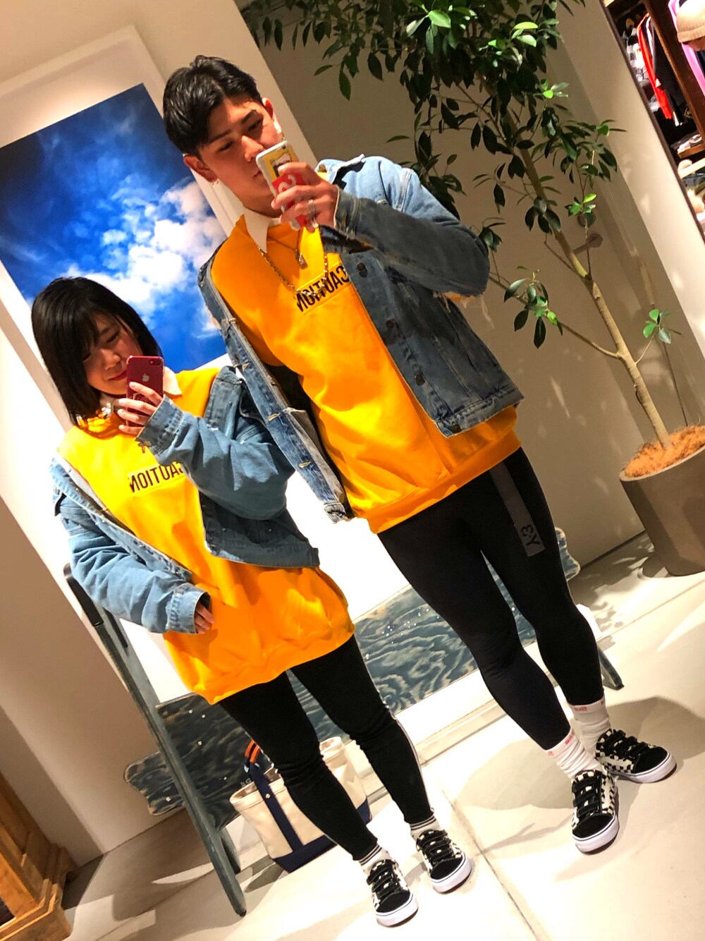 「EXILE、STAROFWISH、ライブ参戦コーデ、FR2、supreme、お洒落さんとつながりたい、ストリート、デニム、高校生、バンズ」｜「Supreme のアイテム（ソックス/靴下、ホワイト系）」を使った、田上 絃貴さん（メンズ・172cm）の冬コーディネートの1枚目の写真