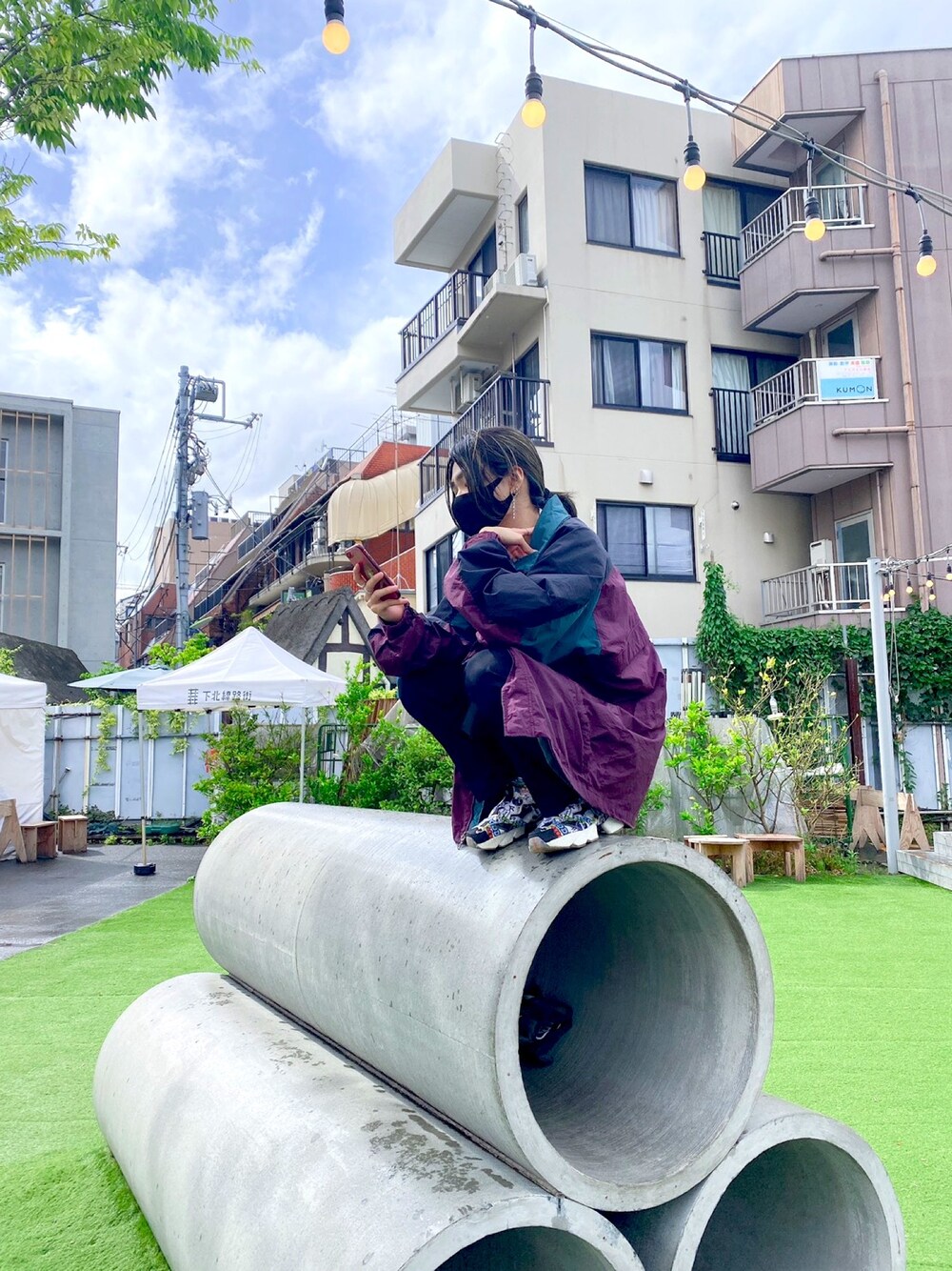 「下北沢、古着、雨の日コーデ、ストリート」｜「ReebokのINSTAPUMP FURY BOOST “STICKER CITY“ [インスタポンプフューリー ブースト] リーボック（スニーカー、ホワイト系）」を使った、Sumi_Rinさん（メンズ・174cm）の春コーディネートの1枚目の写真