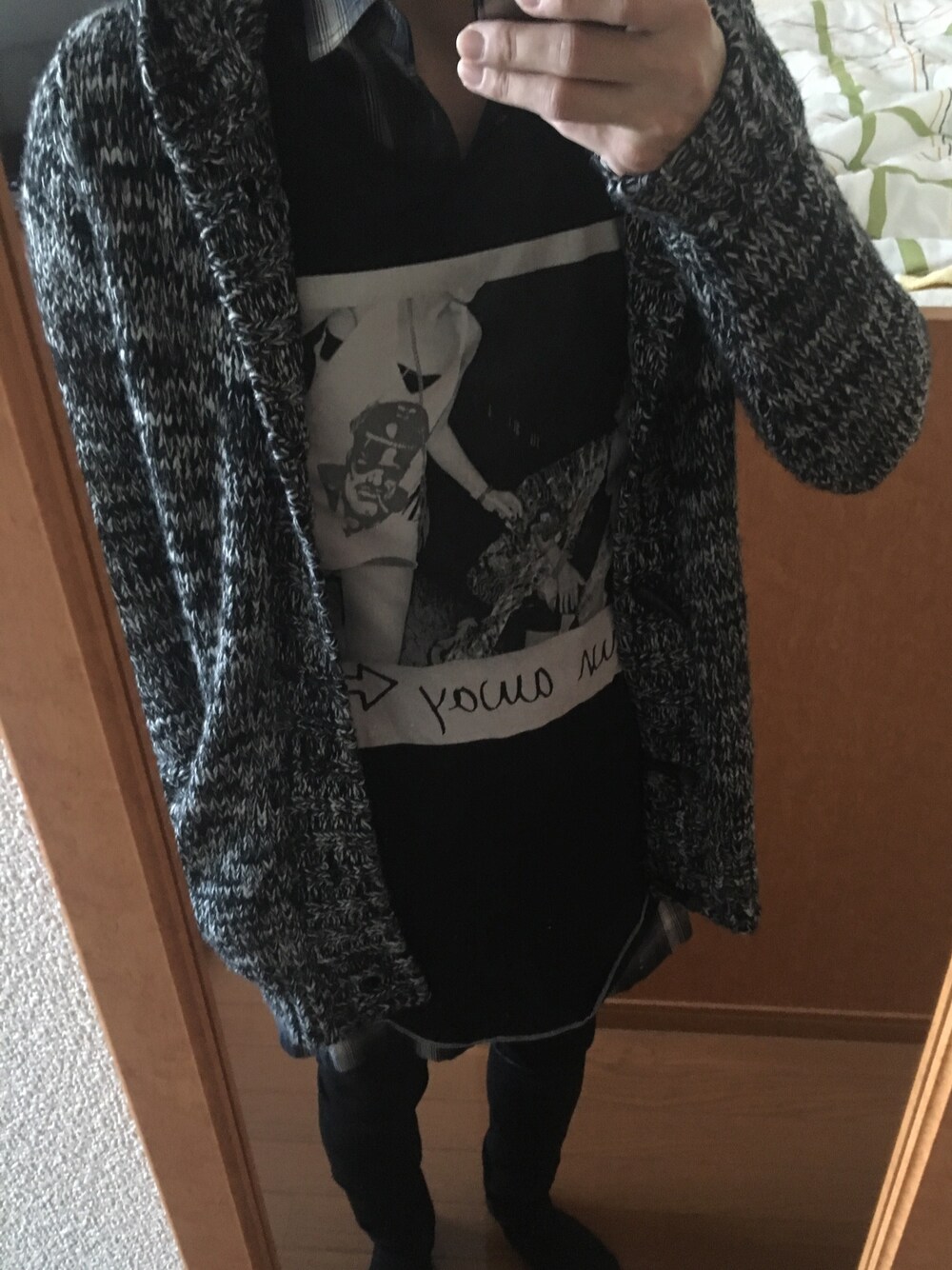 「UNIQLOのアイテム（Tシャツ/カットソー、ブラック系）」を使った、yskEさん（メンズ・172cm）の冬コーディネートの1枚目の写真
