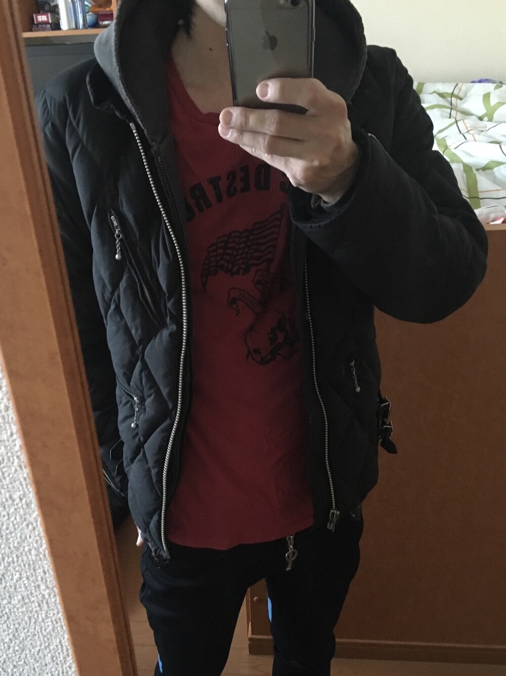「BIASのアイテム（Tシャツ/カットソー、レッド系）」を使った、yskEさん（メンズ・172cm）の冬コーディネートの1枚目の写真