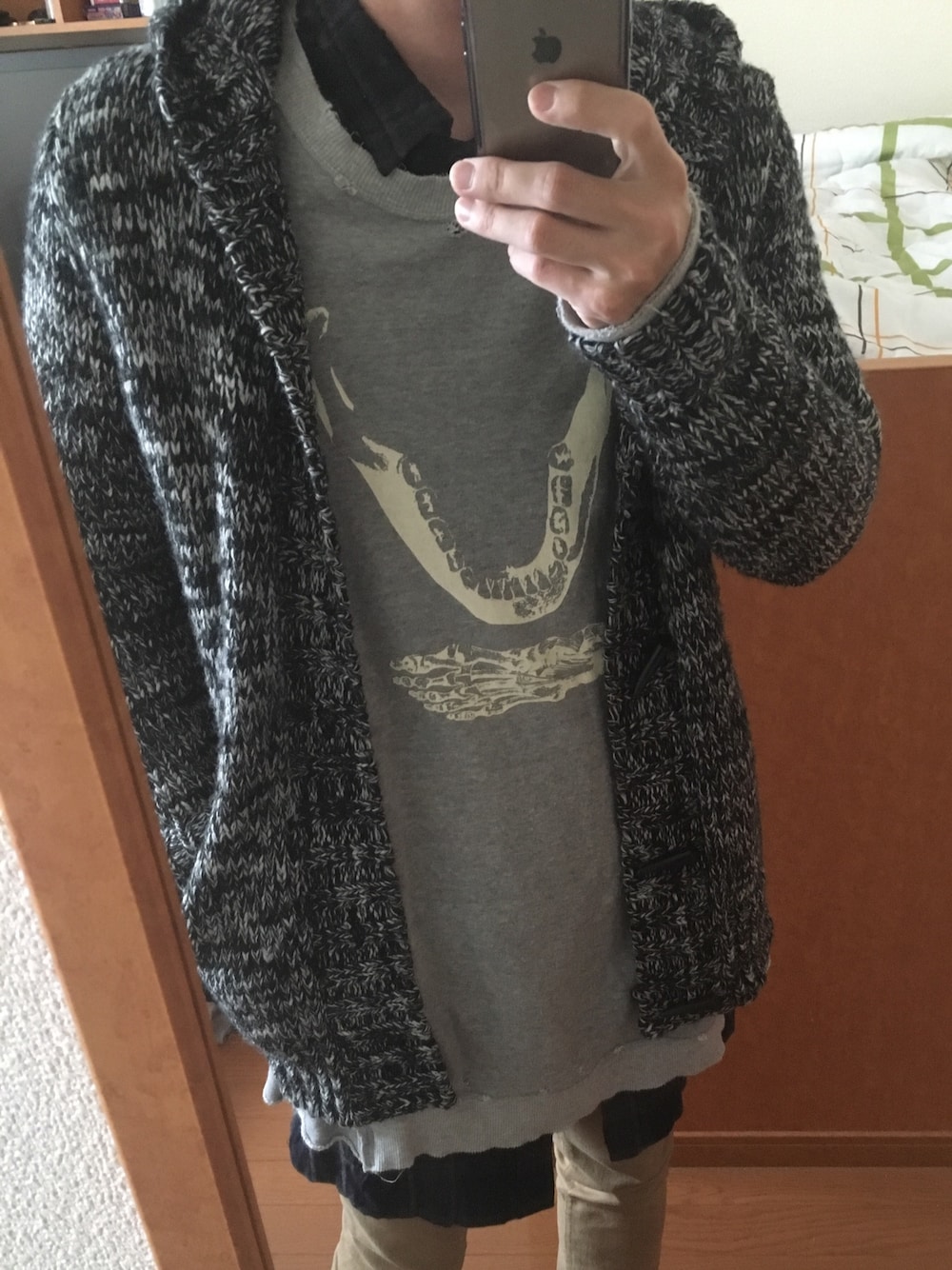 「UNDERCOVERのアイテム（スウェット、グレー系）」を使った、yskEさん（メンズ・172cm）の冬コーディネートの1枚目の写真