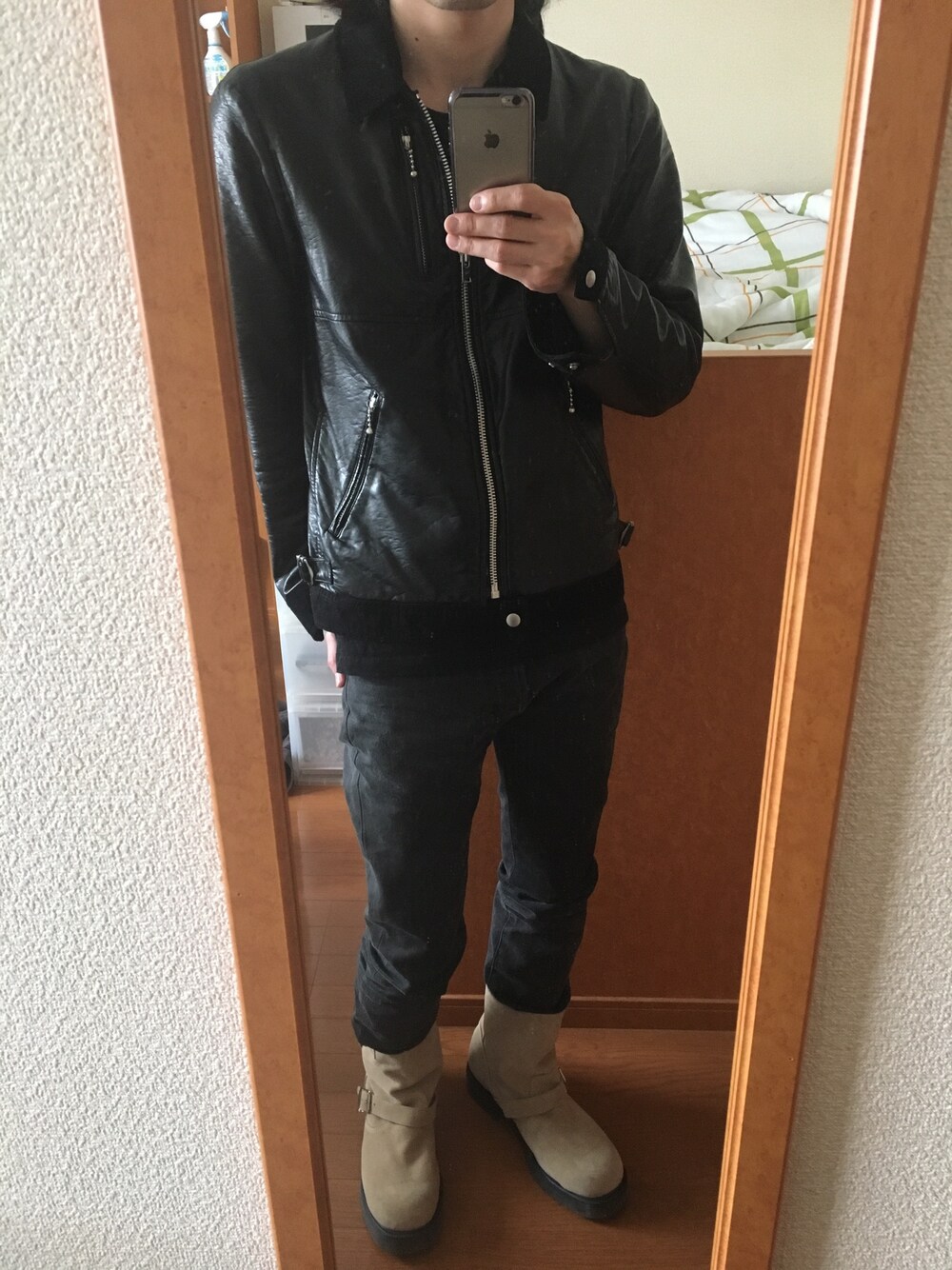 「UUのアイテム（ライダースジャケット、ブラック系）」を使った、yskEさん（メンズ・172cm）の春コーディネートの1枚目の写真