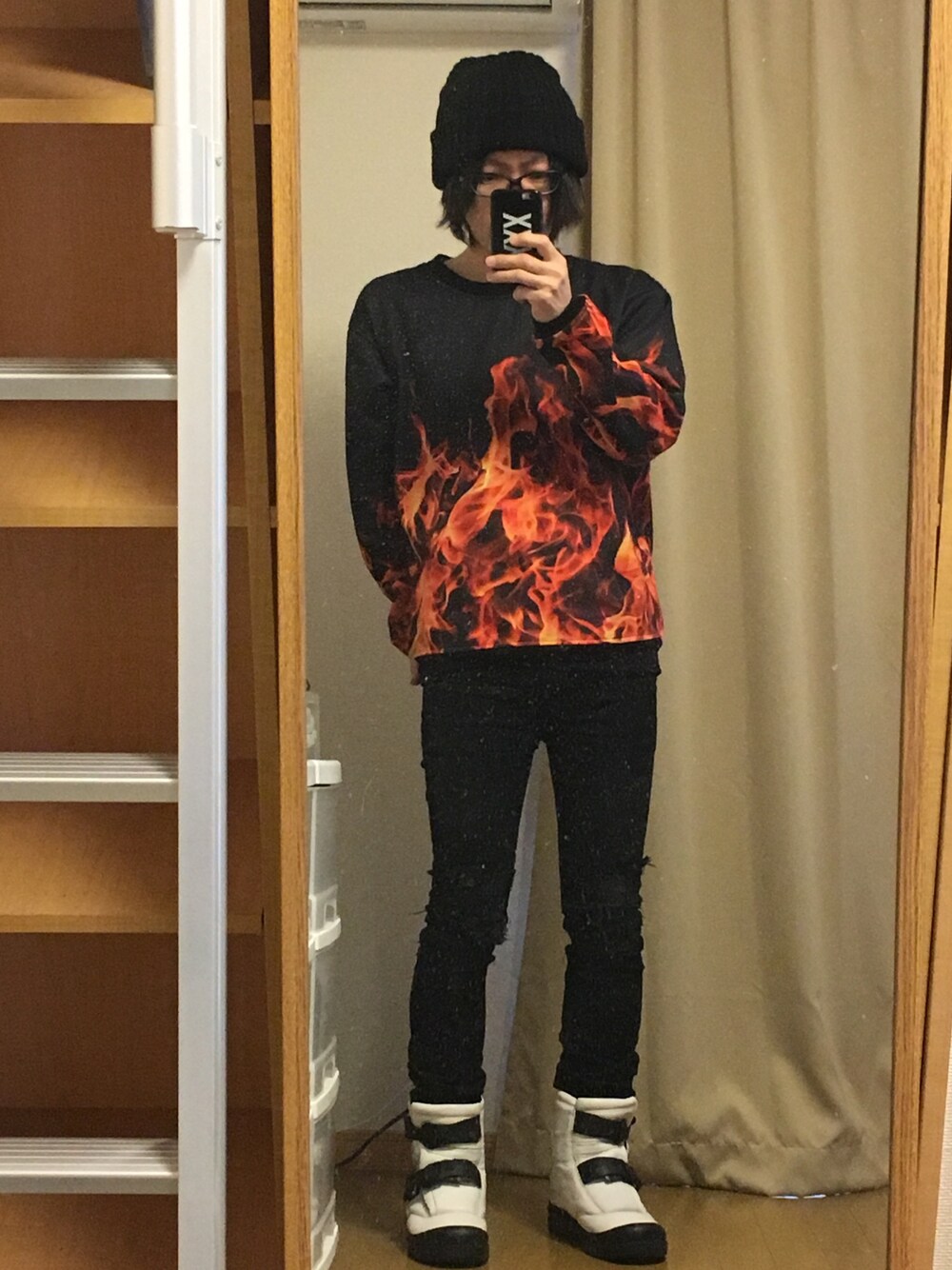 「KAMOのアイテム（デニムパンツ、ブラック系）」を使った、yskEさん（メンズ・172cm）の冬コーディネートの1枚目の写真
