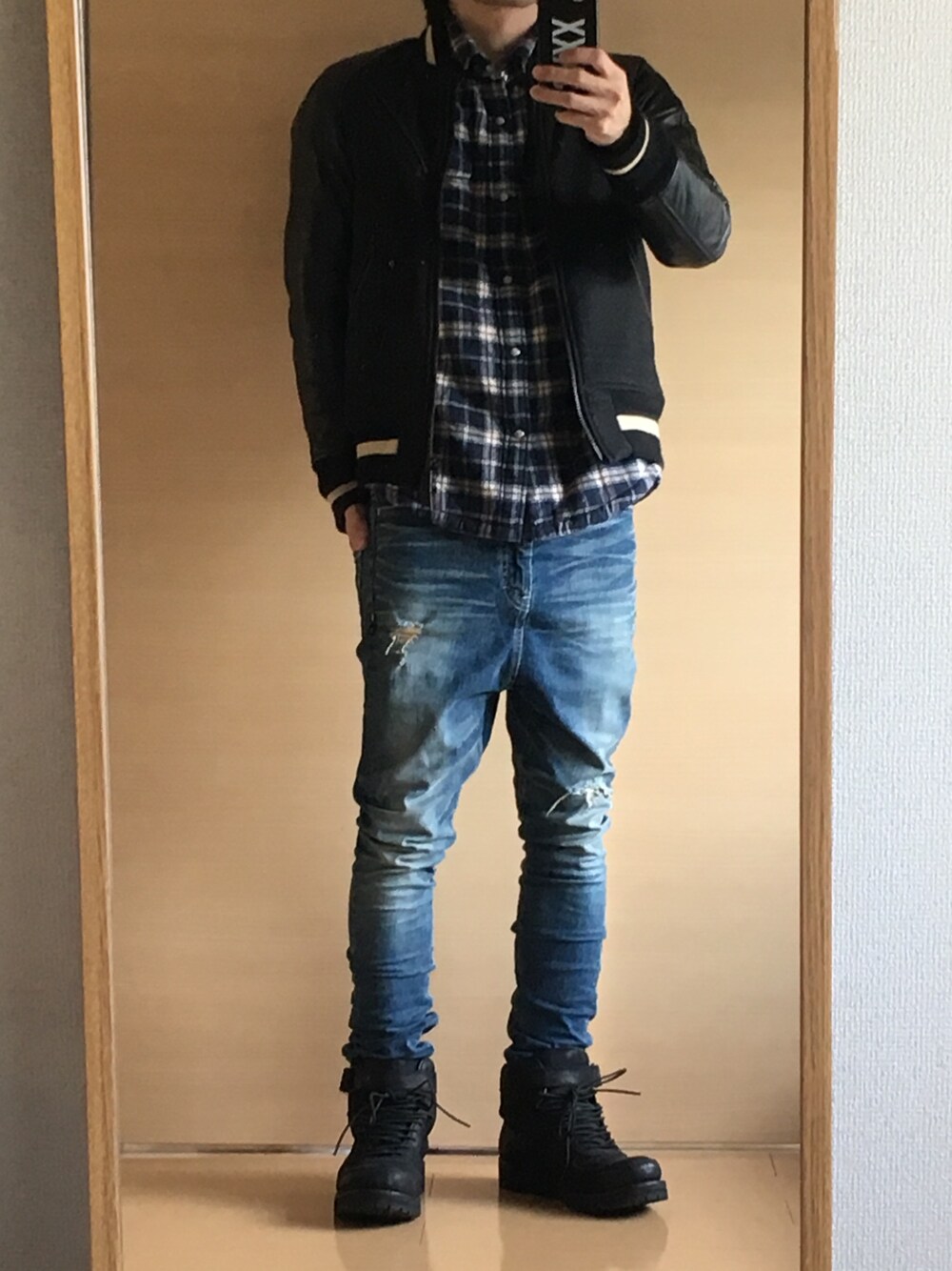「nonnativeのアイテム（スタジャン、ブラック系）」を使った、yskEさん（メンズ・172cm）の秋コーディネートの1枚目の写真