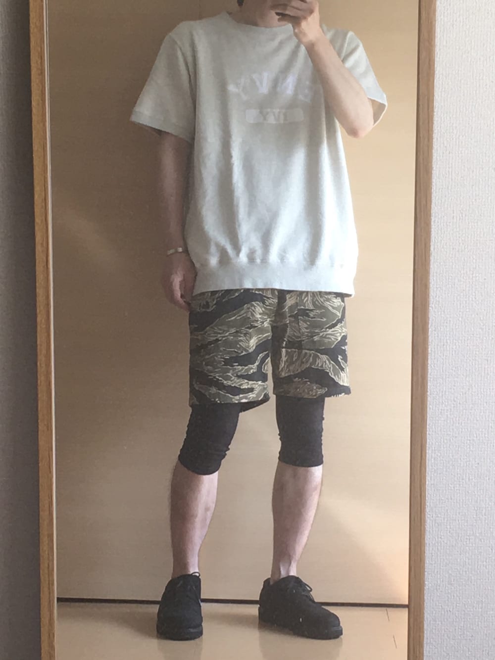 「SON OF THE CHEESEのアイテム（スウェット、ベージュ系）」を使った、yskEさん（メンズ・172cm）の夏コーディネートの1枚目の写真
