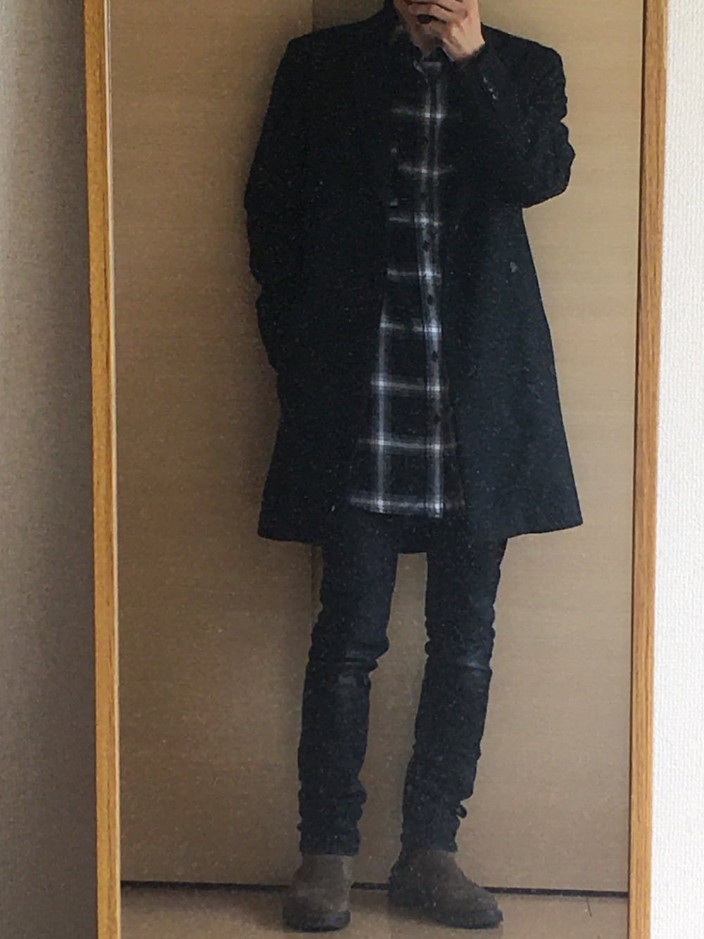 「RUDE GALLERYのアイテム（チェスターコート、ブラック系）」を使った、yskEさん（メンズ・172cm）の秋コーディネートの1枚目の写真